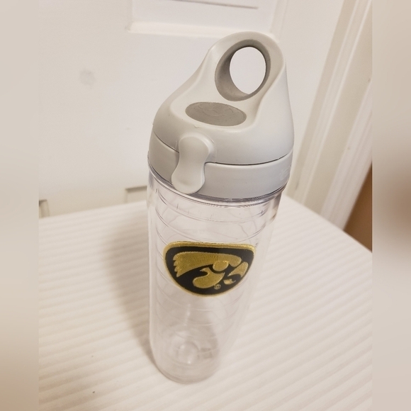 Tervis "Iowa Hawkeyes" Tumbler with Lid 24 ounce - Picture 1 of 10